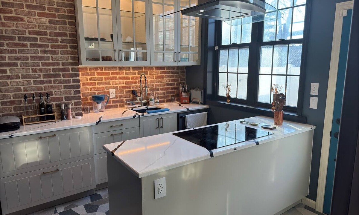 Historic Downtown Apartment | NEW! Modern Private Entrance, 2BD Apt. Minutes to NYC