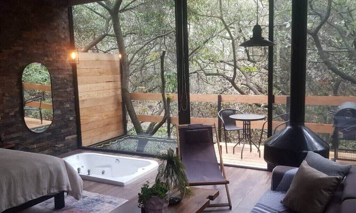 Zapopan Apartment | NEW! Romantic Forest Loft with Hot Tub, Deck & BBQ