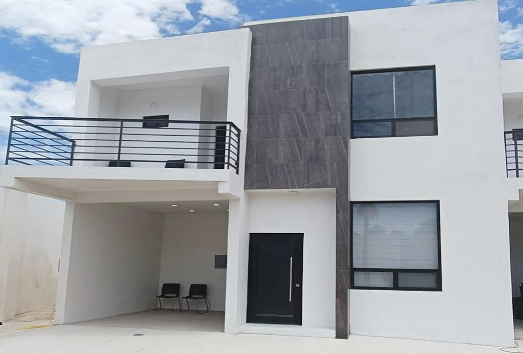 Ferrocarrilera Apartment | New Town Condo Casamar 1 near the beach.