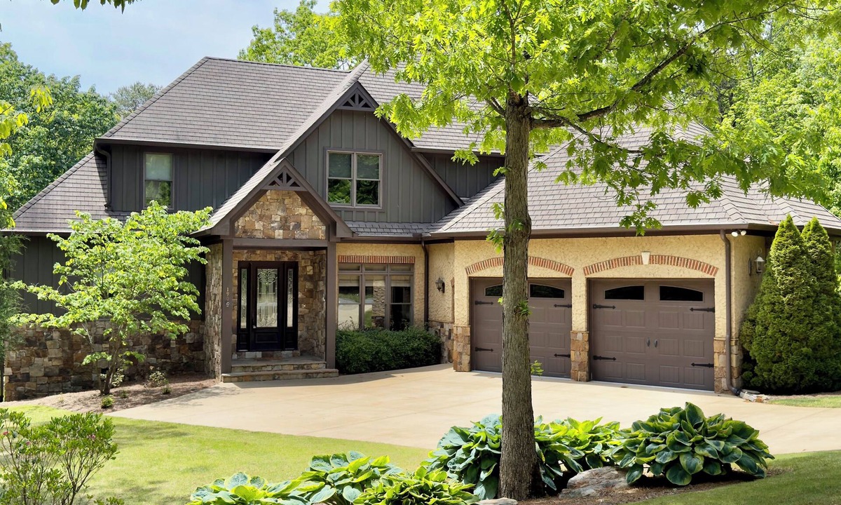 Rising Fawn House | Newly designed rustic 4B McLemore, Lookout Mountainm fire pit