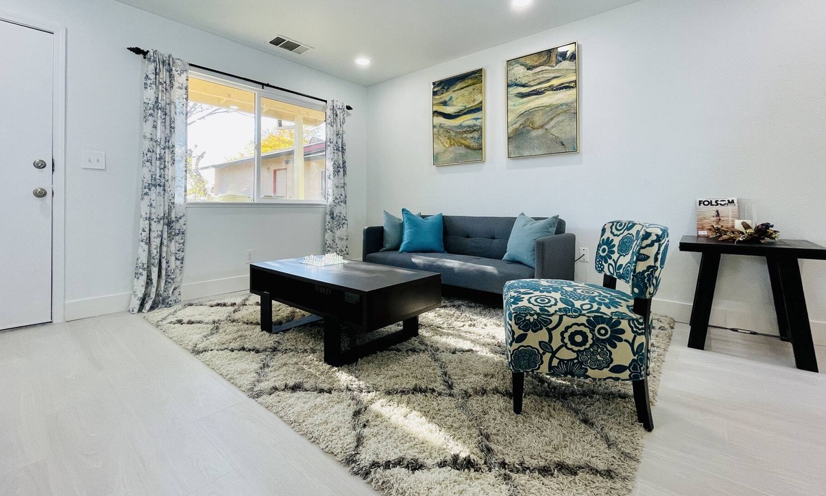 Folsom House | Newly Remodel Cozy Modern Home in Heart of Folsom