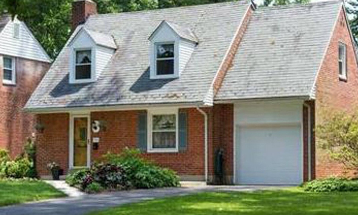 Lochearn House | NEWLY remodeled kitchen, bathrooms, and basement!