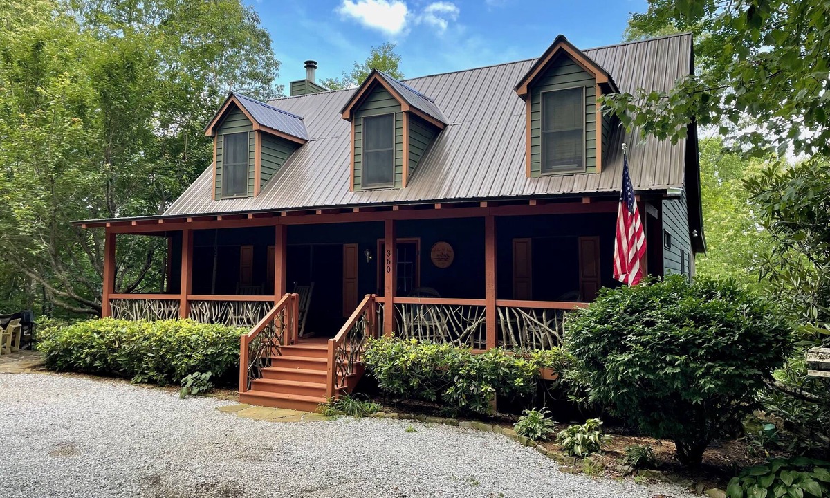 Highlands House | Newly Renovated! Wine Down at our Cozy Highlands Mountain Retreat
