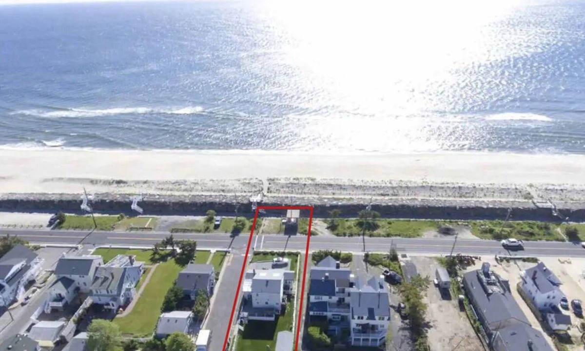 Sea Bright House | OCEAN FRONT BEACH HOUSE 4 bedroom, 3 Bath
