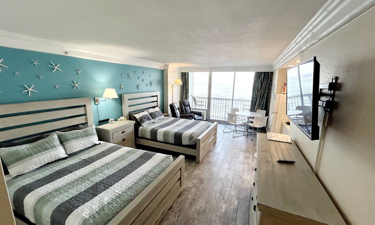 Ortona Park Apartment | Oceanfront Cozy condo w/private balcony, kitchen, pool, fitness center, beach