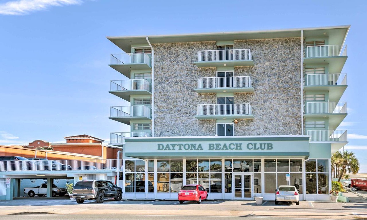 East Daytona Condo | Oceanfront Daytona Beach Club Studio w/Balcony!