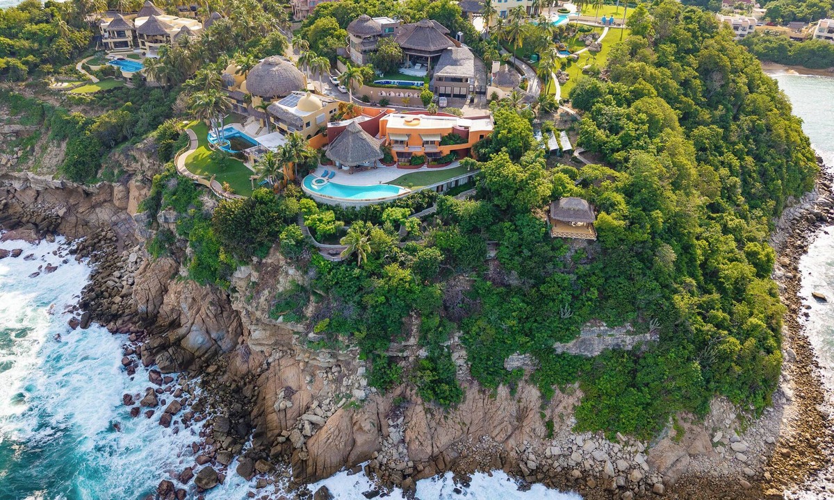 Santa Maria Huatulco Villa | Oceanfront W/Beach Access in Gated Neighbourhood