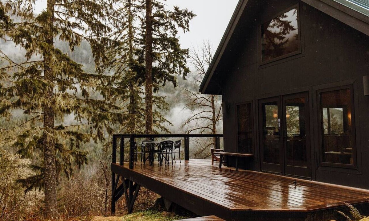 Marblemount Cabin | Off Grid Scandinavian Cabin & Barrel Sauna