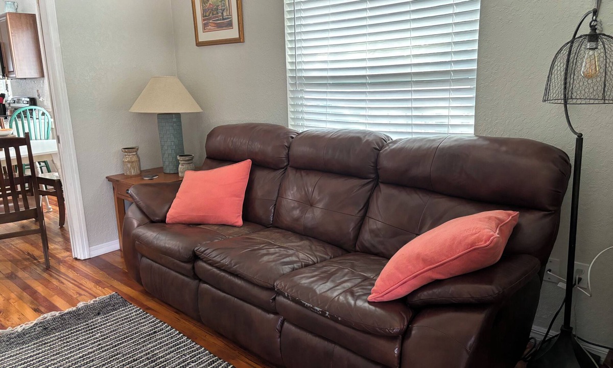 Historic District House | Only 2 blocks from all the action on Canal Street!