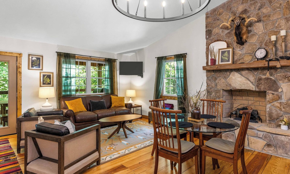 Wiley Cabin | Oscar's Hideout - Sweet Hidden Gem Close to Downtown Clayton
