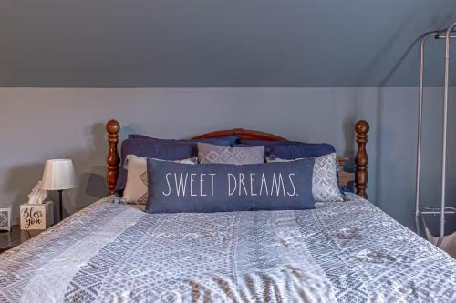 Crouse Apartment | Over Garage Apartment Studio