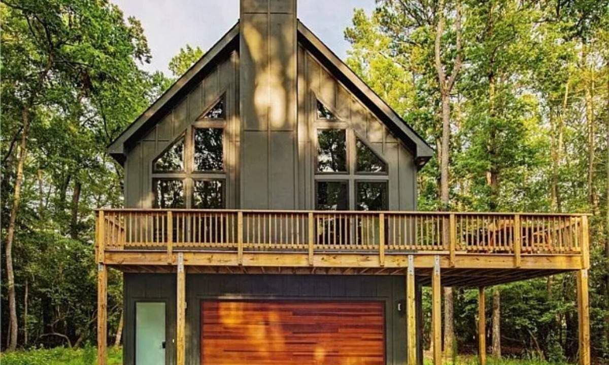 Windmill Point Cabin | Peaceful and Private Four Season Cabin in White Stone, VA