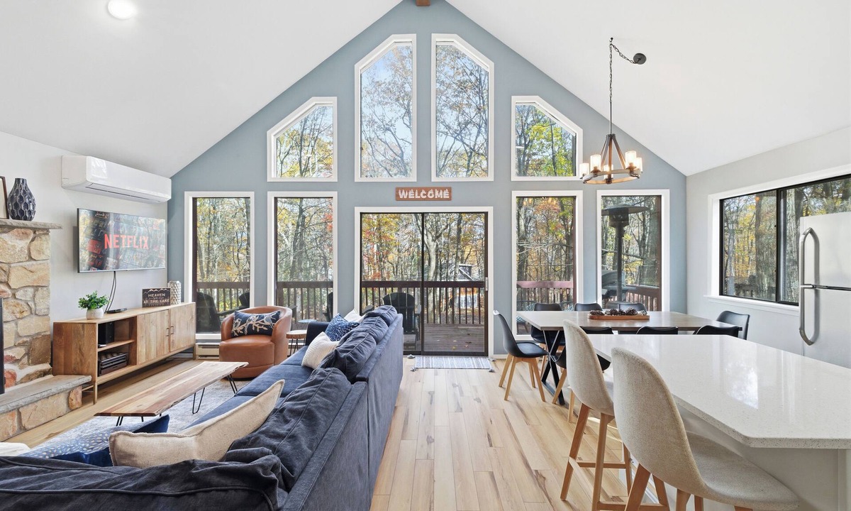 Lake Harmony Estates Ski Chalet | Peaceful fully renovated chalet in Lake Harmony, dog friendly!