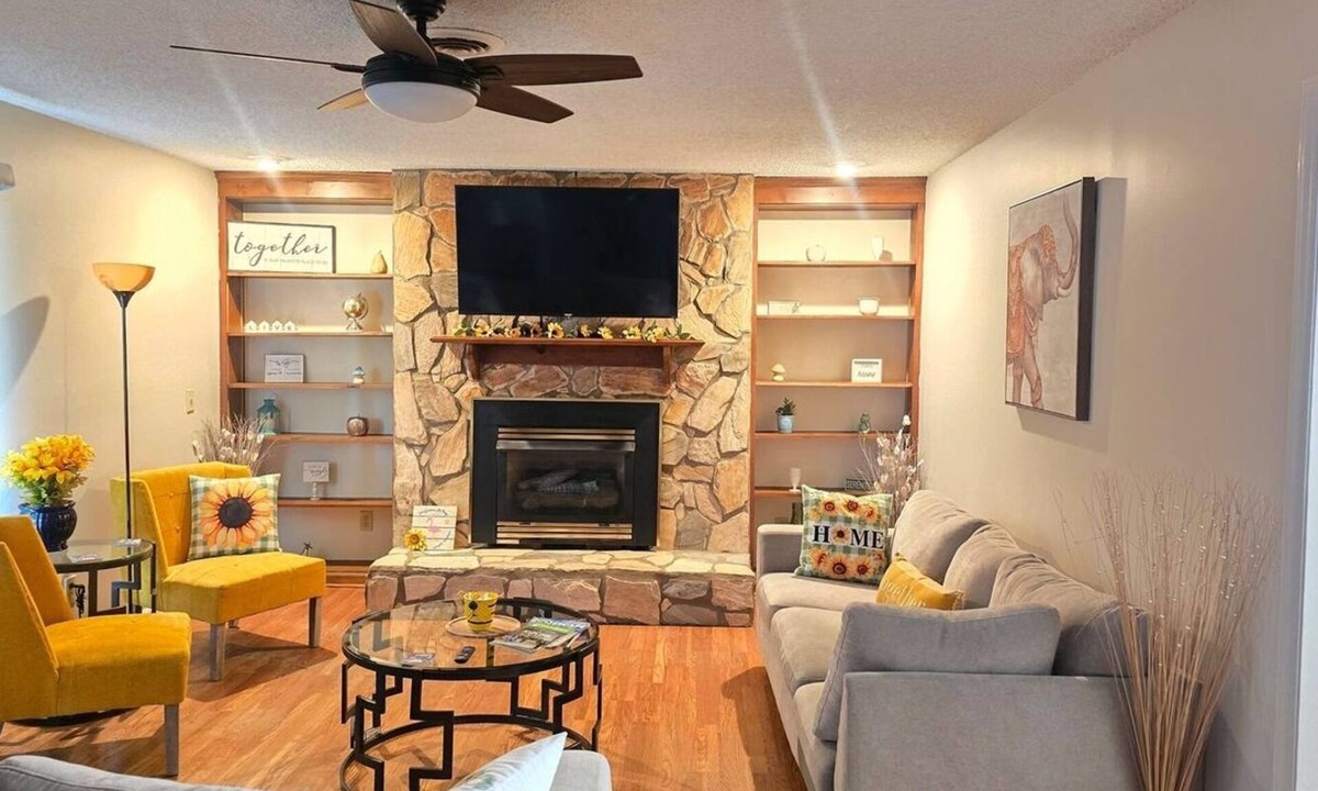 McLeansville House | Pet-Friendly 3BR + Long Stays + Quick Hwy Access