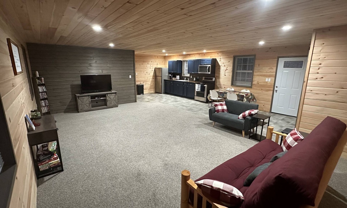 Sunbury Cabin | Pets welcome at this peaceful cabin with a view