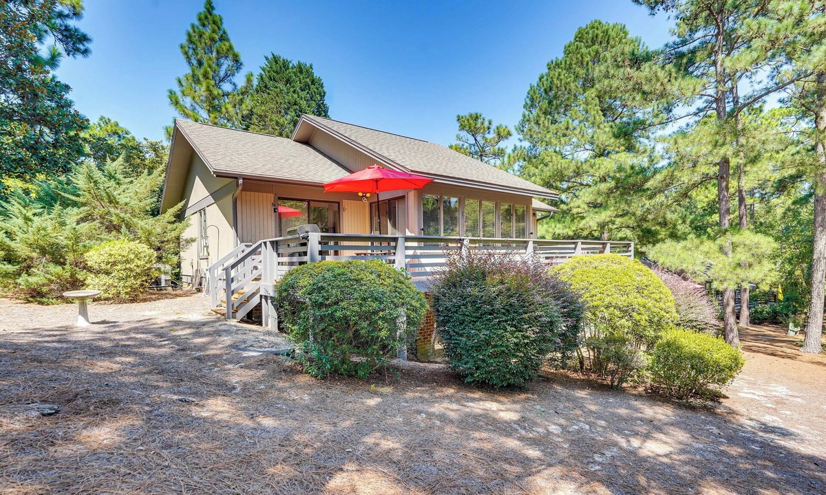 Pinehurst House | Pinehurst Home: Fire Pit, BBQ + Golf Course View!