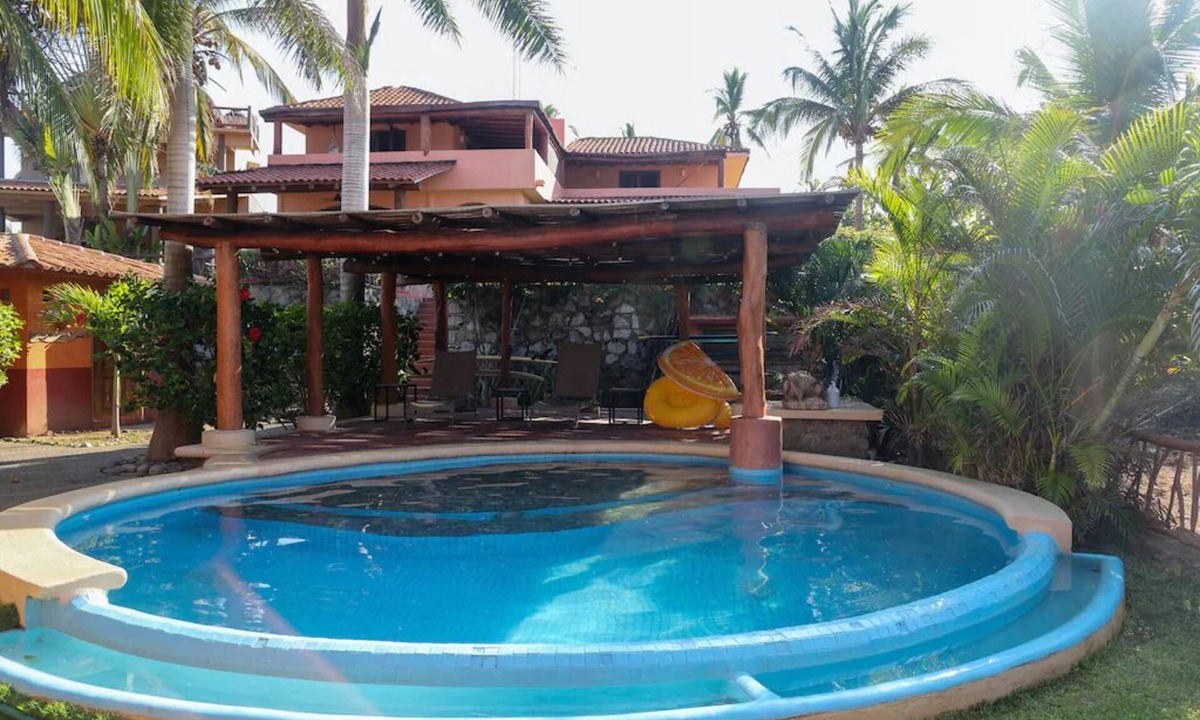 Saladita House | Playa La Saladita Surf Retreat 5 Min. Walk to Surf Break