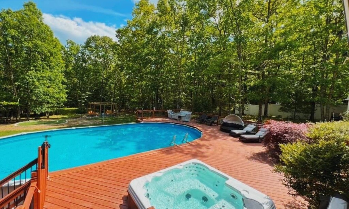 Stroudsburg Villa | Pocono Escape with huge Pool HOT TUB,GAMEROOM,FIREPIT,near Camelback & Kalahari