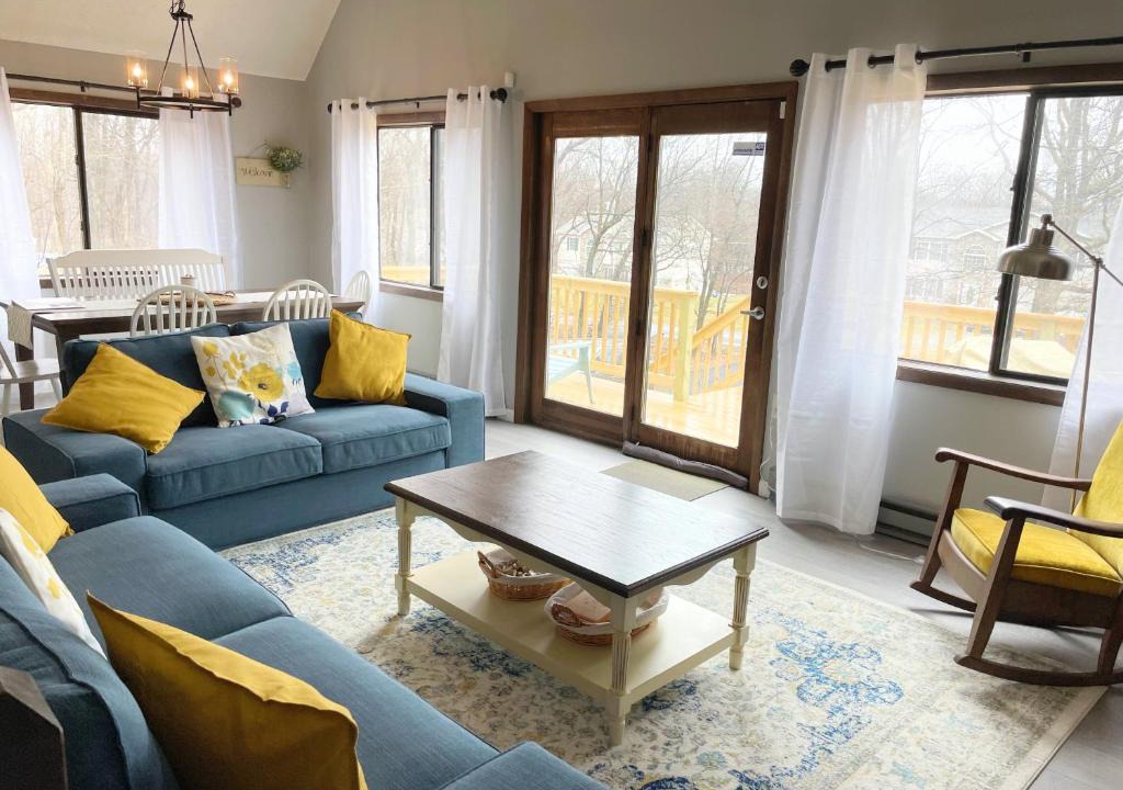 Long Pond Ski Chalet | Poconos Family Cottage