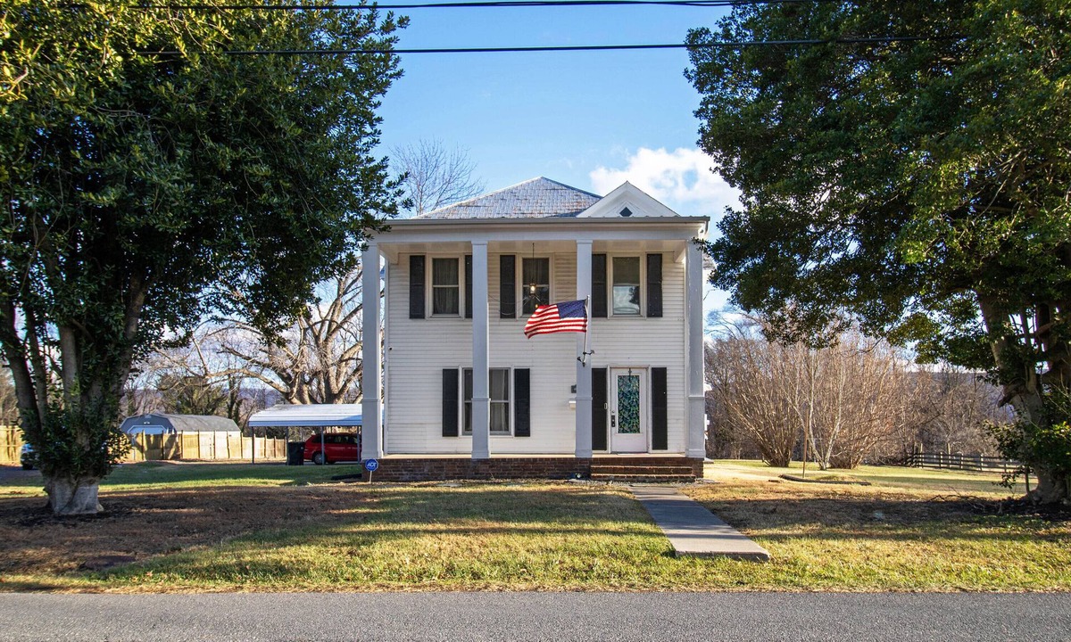 Woodstock House | Pool table, firepit, spacious home!