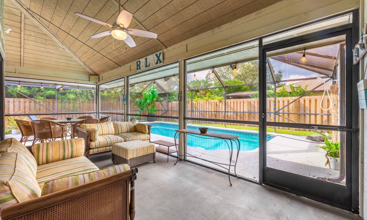 Lakewood Park House | Poolside Golf Paradise: 2 King Bdrms: Beaches 15 Min: Game room: Tee, Sun & Fun