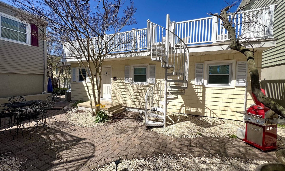 Seaside Heights Cottage | PREMIER HOST LISTING 3 BR Canneel Cottage 1 House to Beach, Pool Access Option