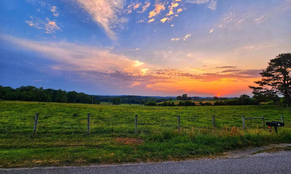 Cumberland Cabin | Private Barndominium Style Lodge on 40 Acres/Pets/Fire Pit/River Access