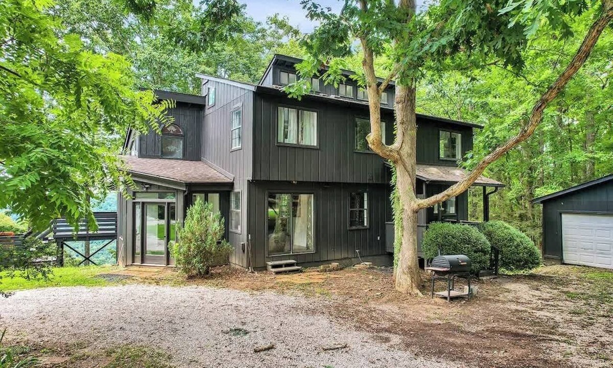 Sewanee House | Private Mountain Retreat Near Sewanee | 2 Homes, Sleeps 20