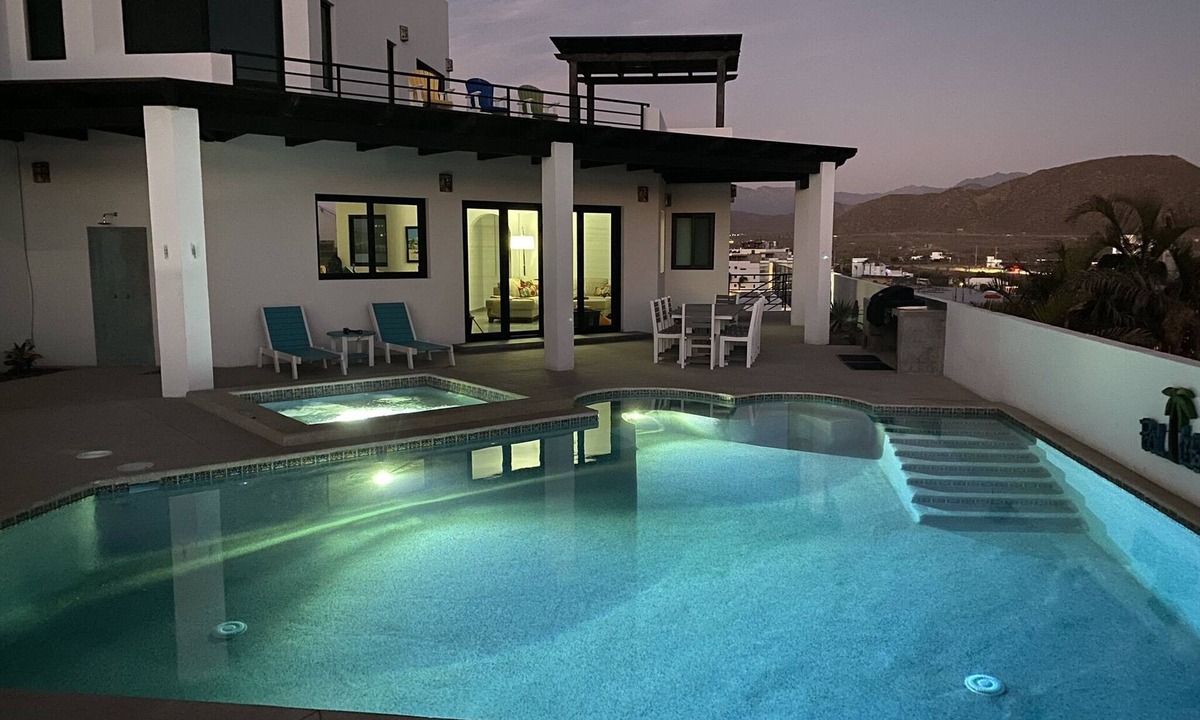 Cerritos House | PROMO 5% WEEKLY/10% MONTHLYnVilla Emidora with heated pool and Jacuzzi!