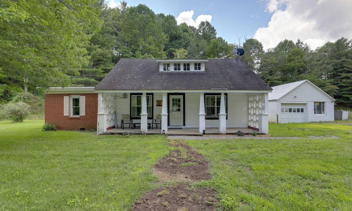West Jefferson House | Quiet Blue Ridge Escape Near Hiking and Town