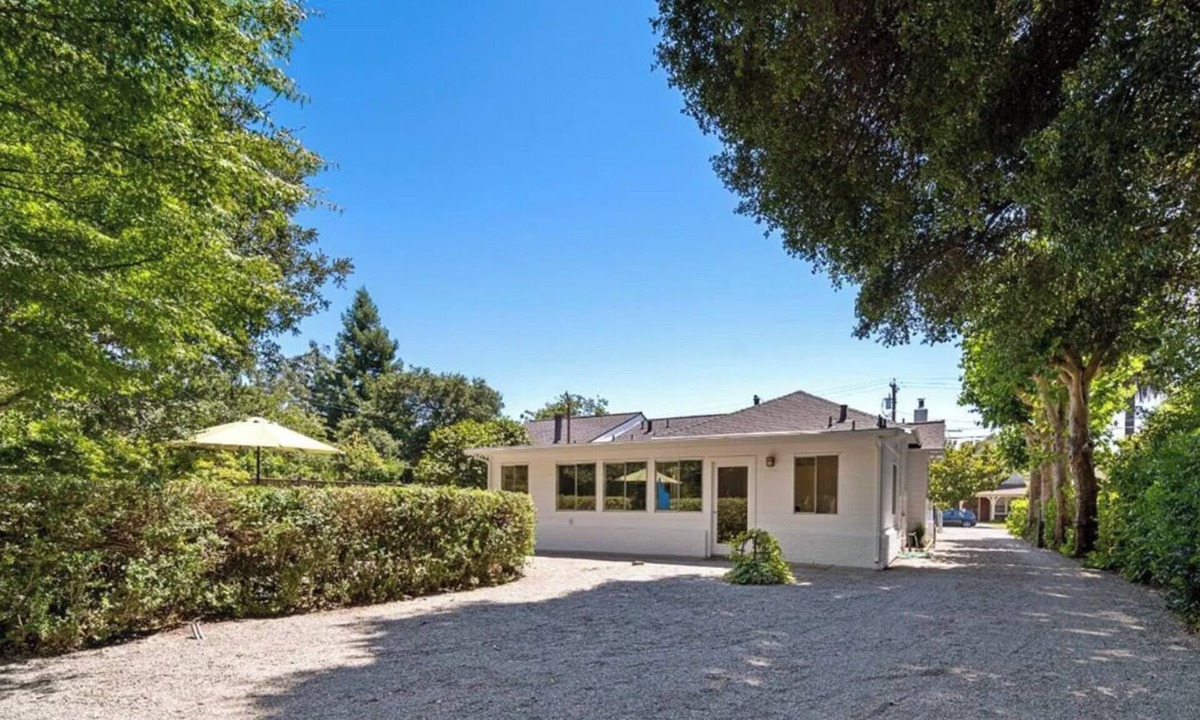 Sonoma House | Remodeled farmhouse walking distance to downtown Sonoma!