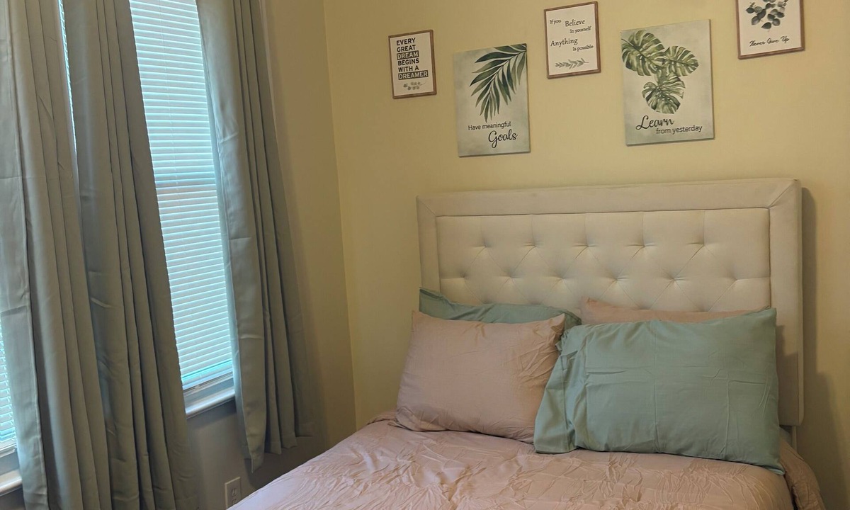 Lower Vailsburg House | Rest assured with a piece of mind near the airport
