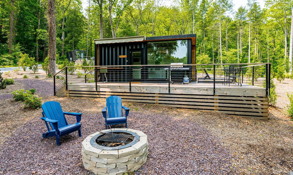 Rileyville Apartment | Riverside Tiny Cabin w Hot Tub, Fire Pit, & Kayaks