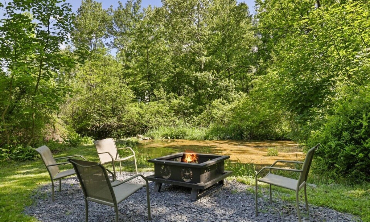 Saylorsburg House | Robin`s Rest, Saylors Lake w/Pond & Fire Pit