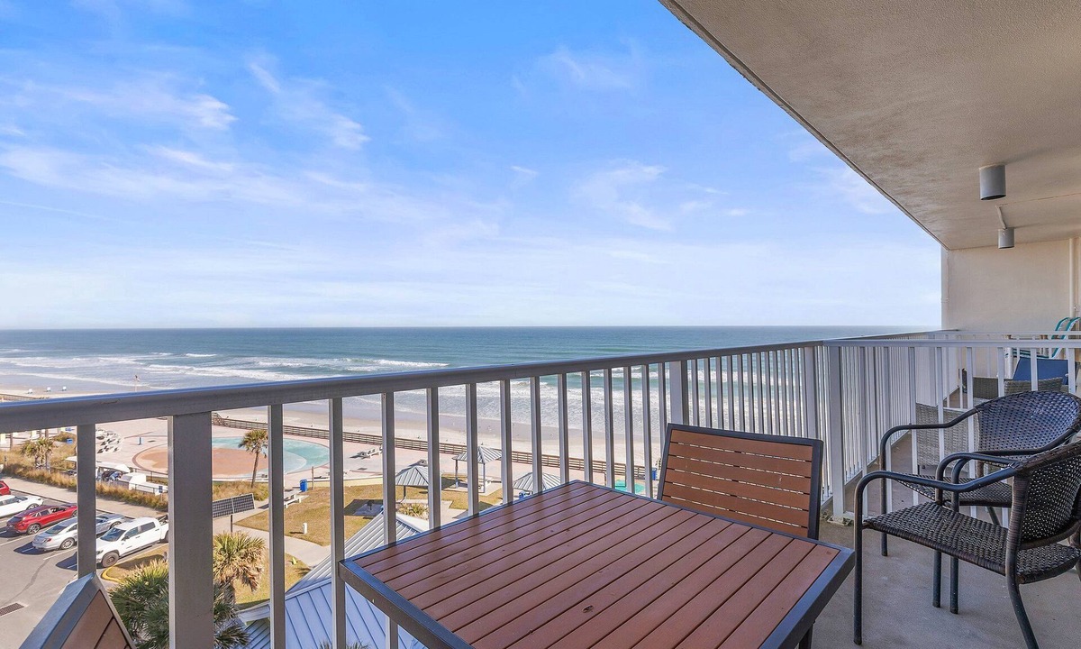Lenox Park Condo | Romantic Oceanview Studio w/Balcony, Pool & Walkable Attractions
