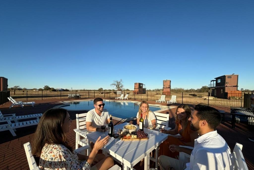 Fredericksburg House | Rooftop Deck & Pool on 20-Acre Wine Country Resort