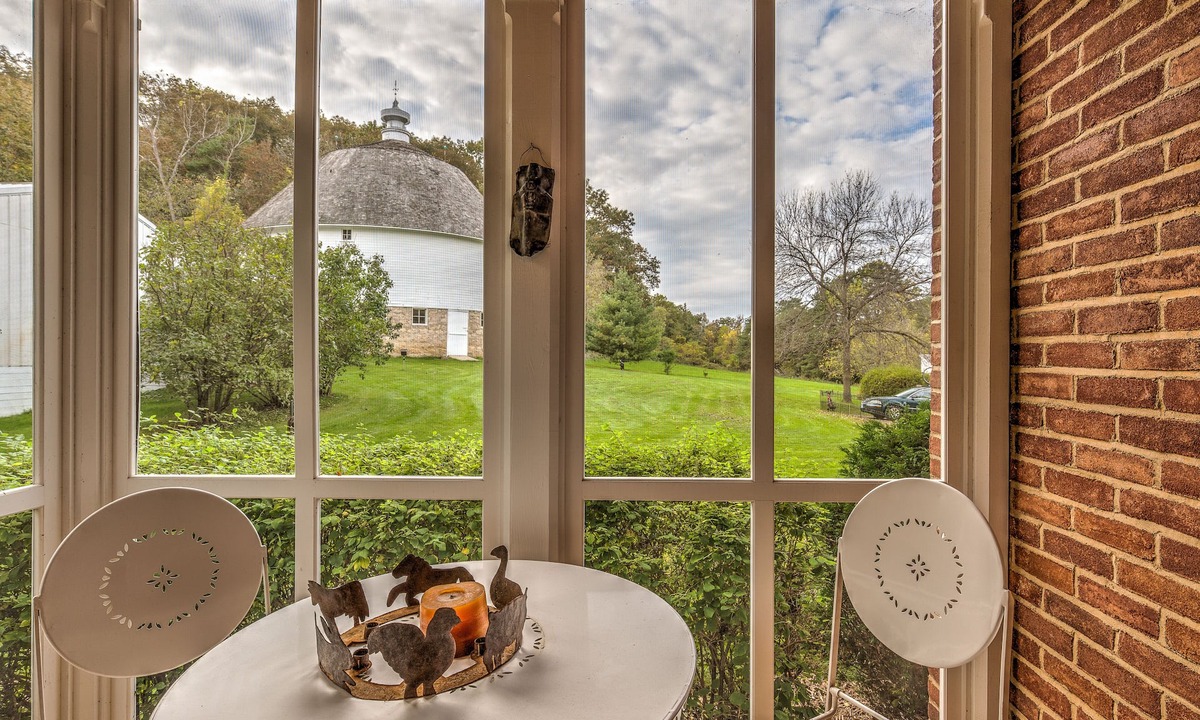 Red Wing Bed & Breakfast | Round Barn Farm B & B Event Center