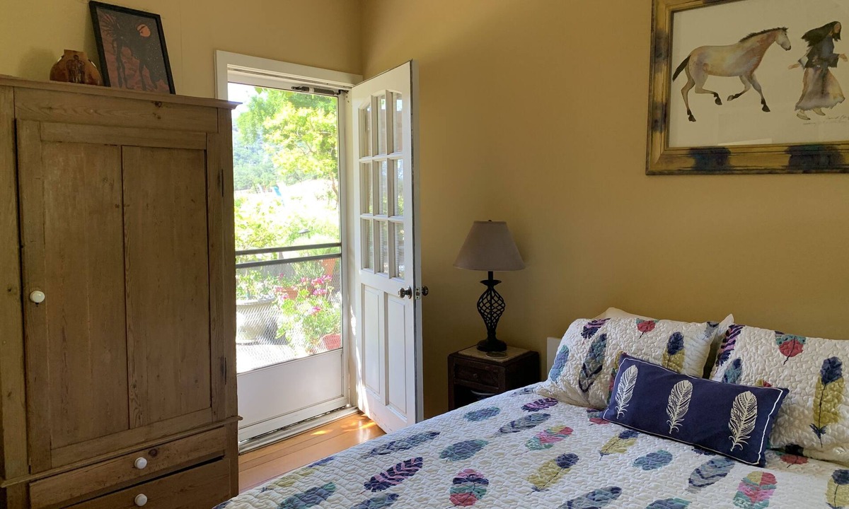 St. Helena Bed & Breakfast | RustRidge Bed and Breakfast - Poolside Room
