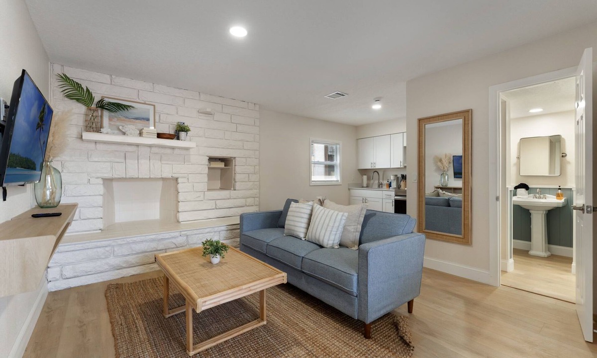 Parsuns To Cocoa Beach Apartment | Saltwater Beach Bungalow Retreat