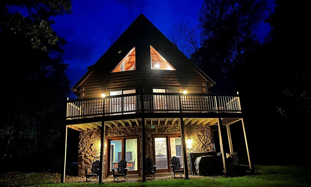 Apple River Cabin | Secluded Cabin w Game Room, Beach, Pool & Lake Access (near Galena)