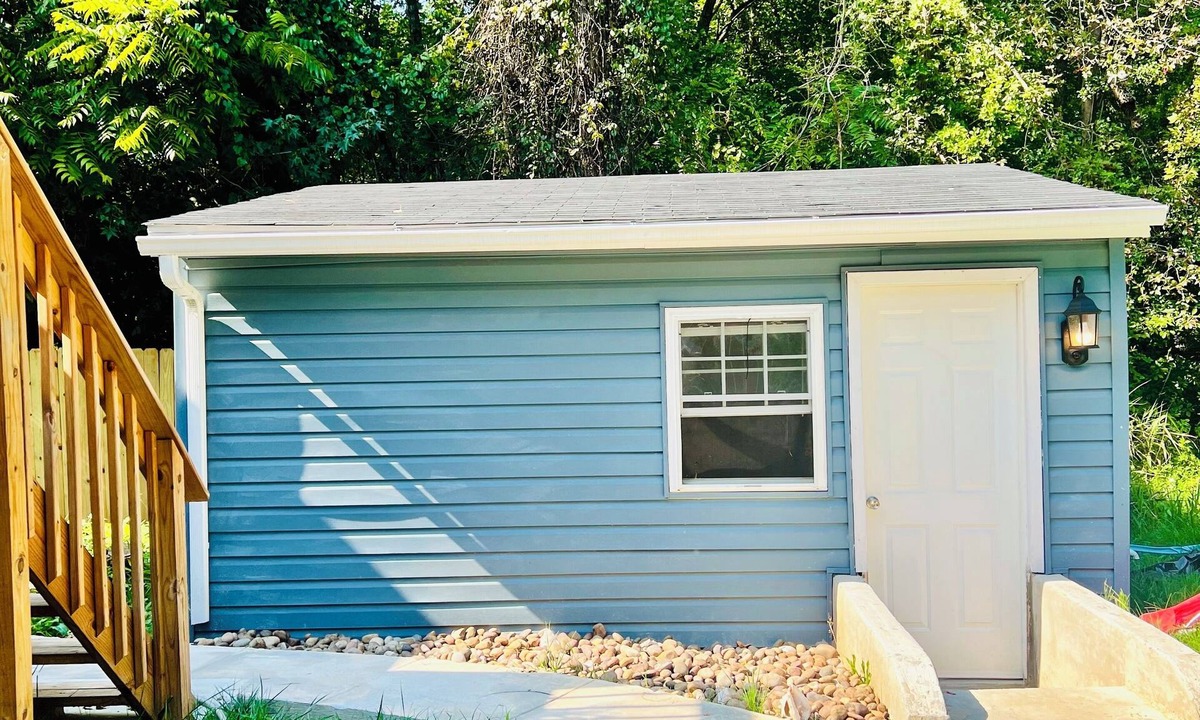 Glen Burnie House | Secluded Tiny Pool House -Private Pool -Self Check in