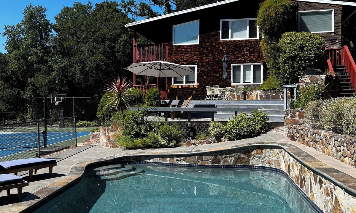Sonoma House | Serene Vineyard home with pool, tennis court and 2x pickle ball courts