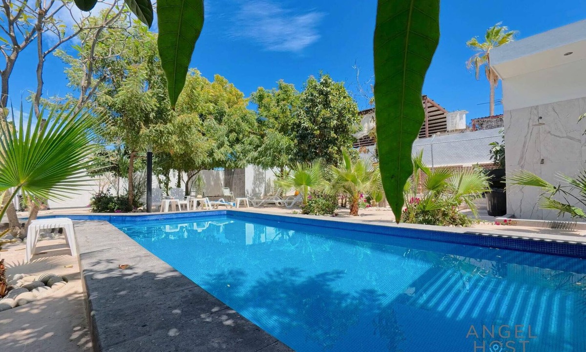 La Paz Apartment | Shared Pool Oasis | Near Malecón | BBQ | Wi-Fi
