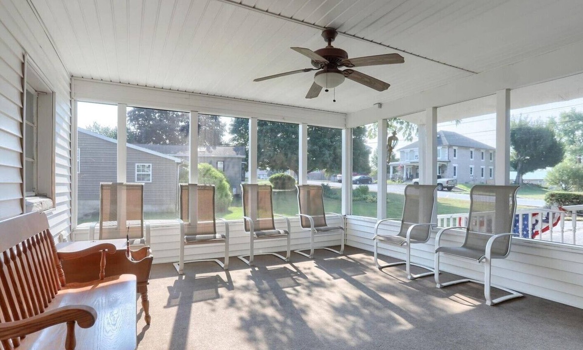 Campbelltown House | Spacious 4-bedroom house in Palmyra - just 6 miles from Hersheypark!
