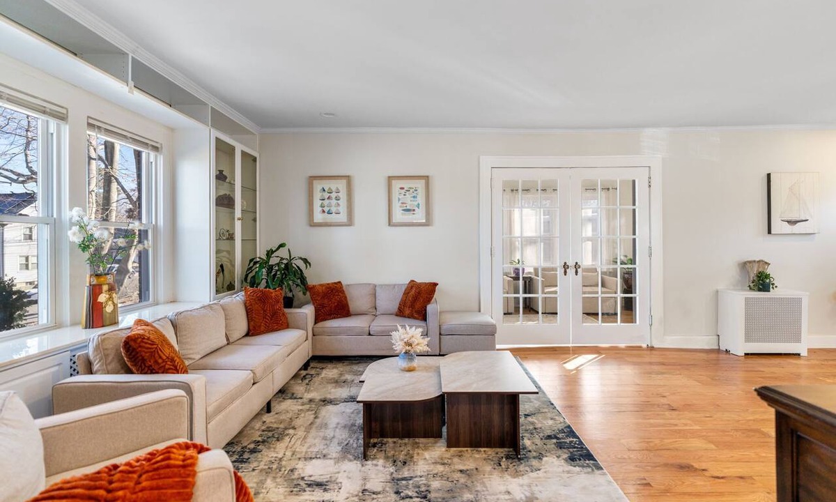 Teaneck House | Spacious 5BR w Parking, near NYC