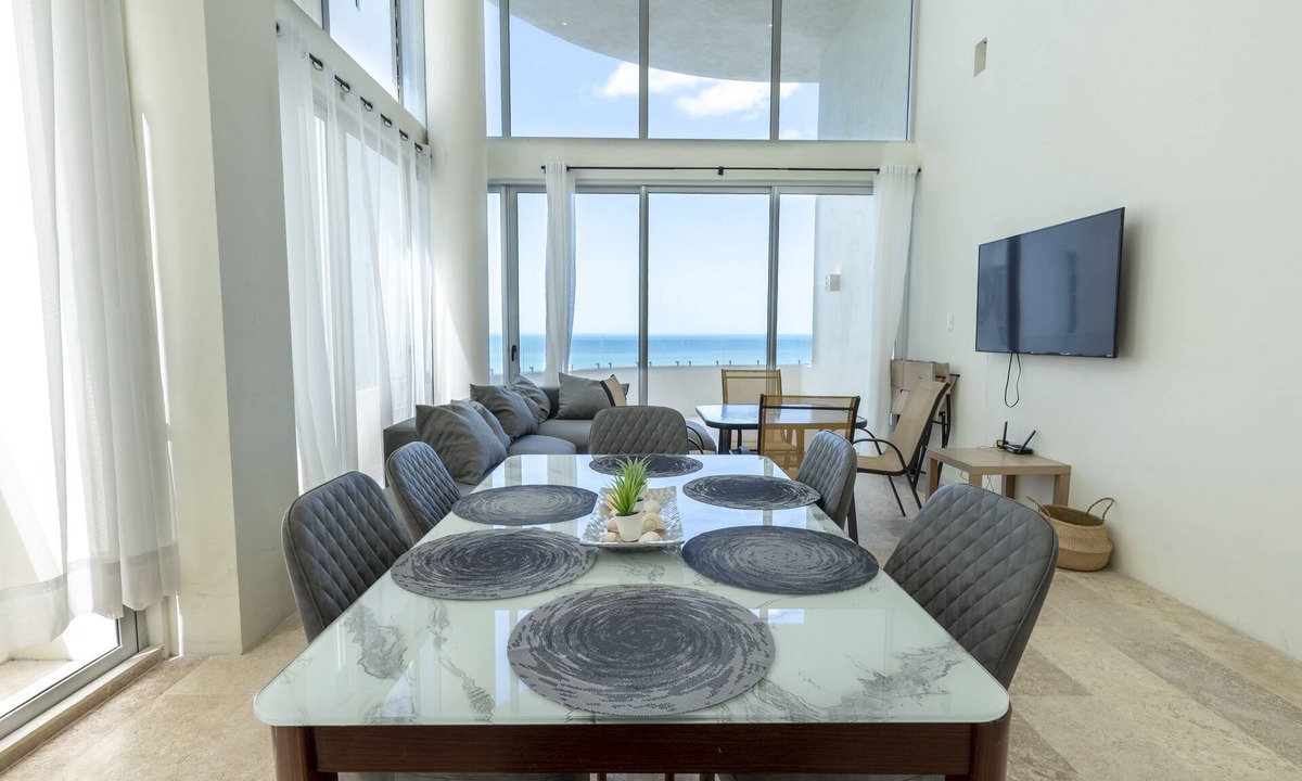 Miramar Apartment | Spacious beachfront apartment with ocean views, private balcony & heated pool