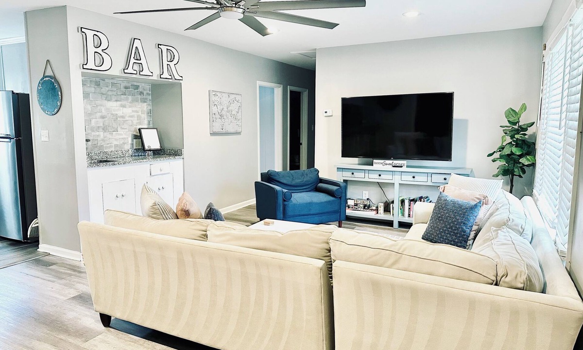 Camellia Heights House | Spacious & Cheerful 4-bed 8 Mins from Beach