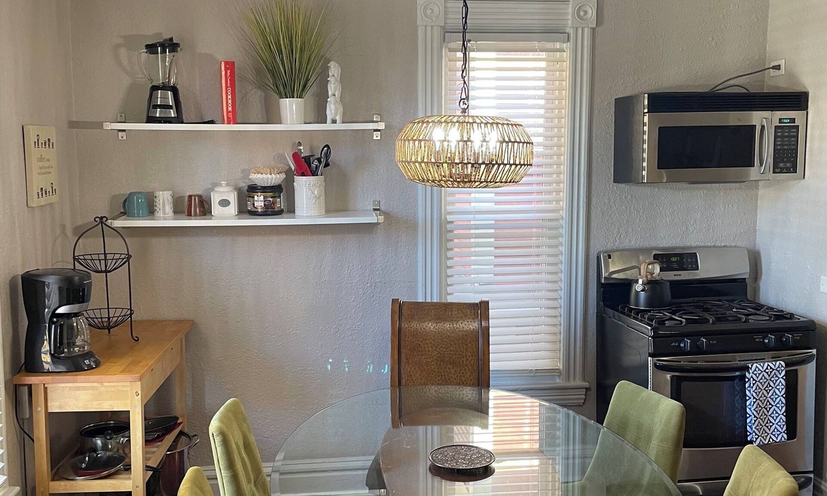Payne - Phalen Apartment | Spacious Group Stay Near Lake, Downtown & Dining