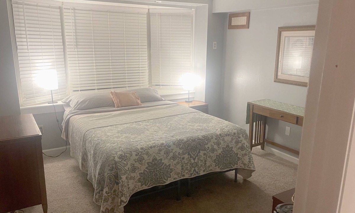 Downtown House | Spacious house minutes from Downtown: ten beds, hot tub and more!