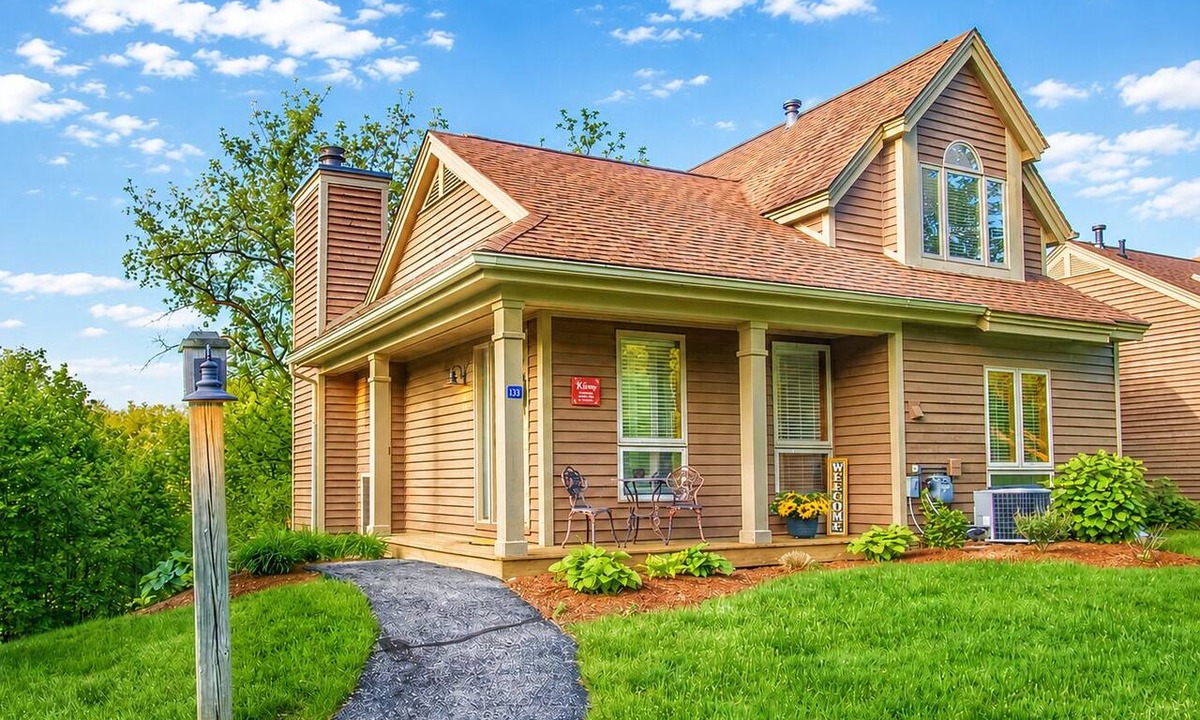The Galena Territory House | Spacious, King Beds, Pool steps away, Near Golf, Spa